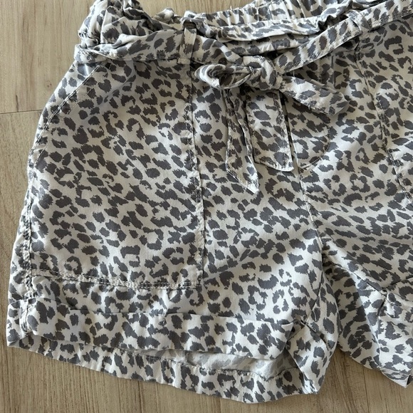 Aerie Leopard Print Paper Bag Camp Shorts XS - Picture 3 of 11